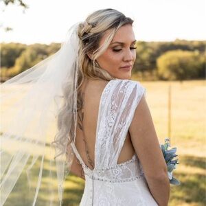 Elegant White Lace Wedding Dress